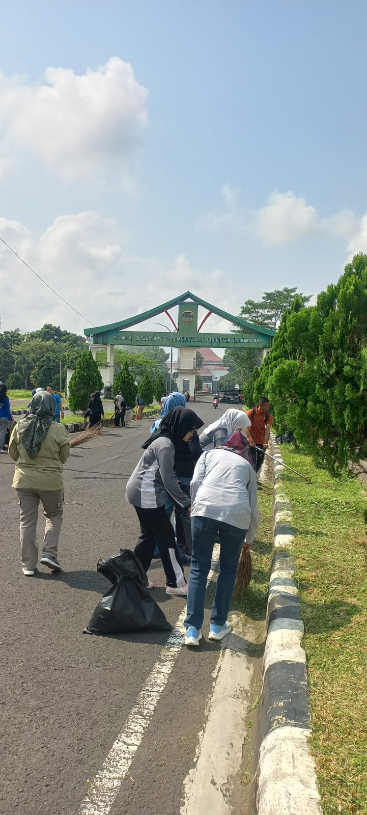 Bersih-Bersih Penilaian Adipura