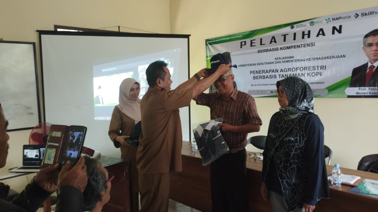 PELATIHAN PELATIHAN BERBASIS KOMPETENSI PENERAPAN AGROFORESTRI 